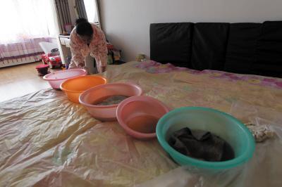 雄县楼上漏水，住户失联，小区没物管，业主维权难！律师来支招……